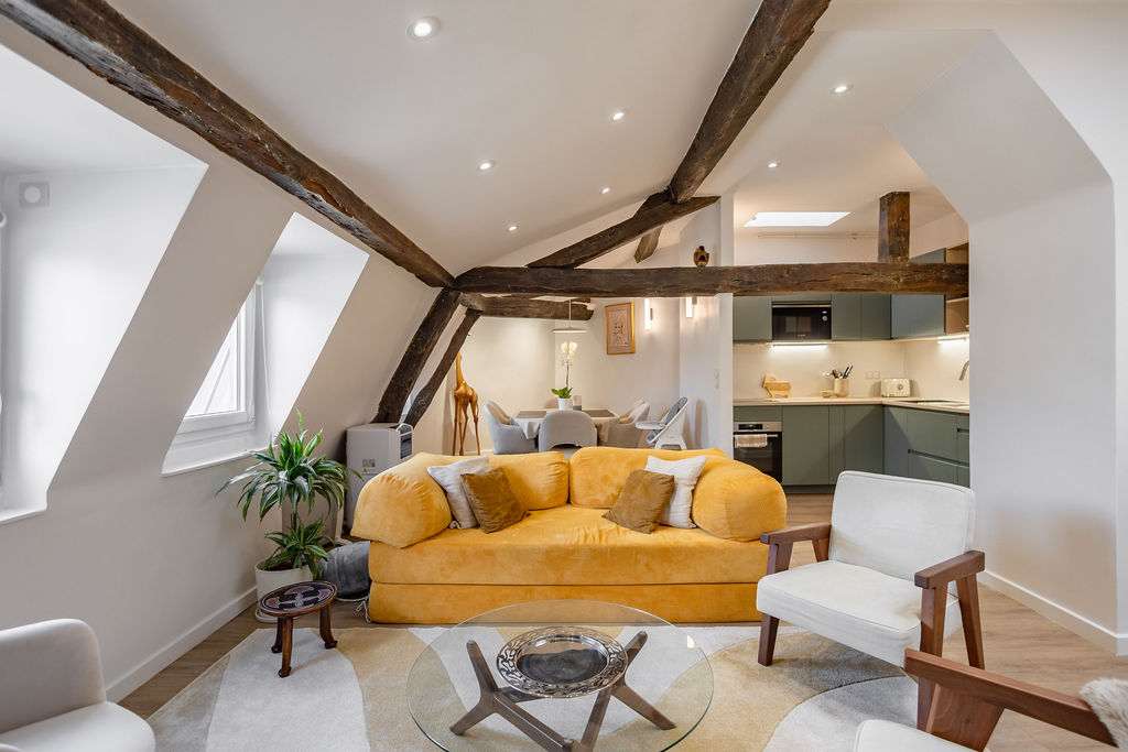 1 renovation paris sous pente poutre salon